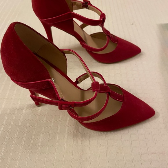 New! Open Box, never Worn Charles By Charles David Red Stilletto Pumps Size 6m - Picture 2 of 3